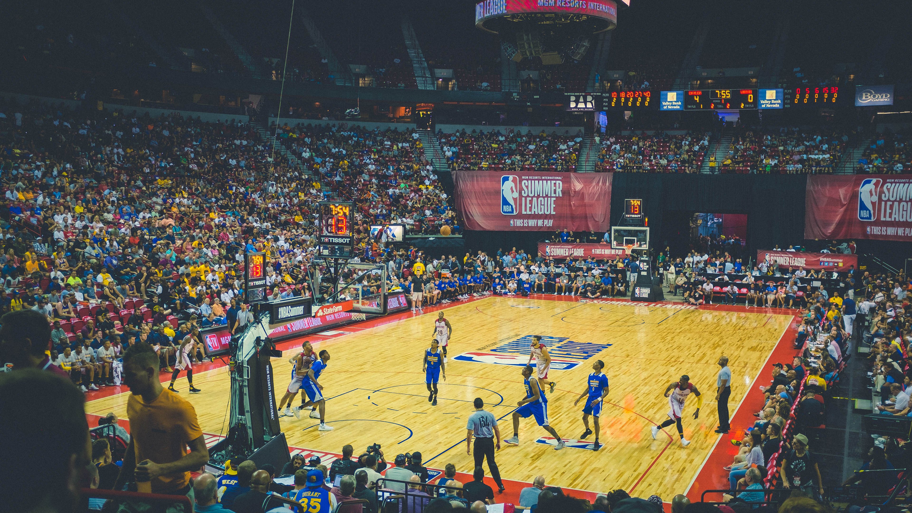 华体会体育网址-防守阵容搭配对进攻端的限制分析，防守还是进攻